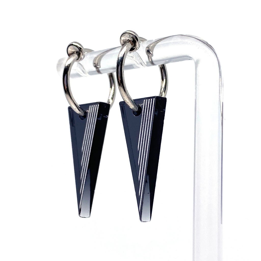 【spice_black】ピアス・イヤリング|アクリルアクセサリー||ユニーク|ストリート系|メンズ|カッコイイ|三角|揺れる|モード系|黒