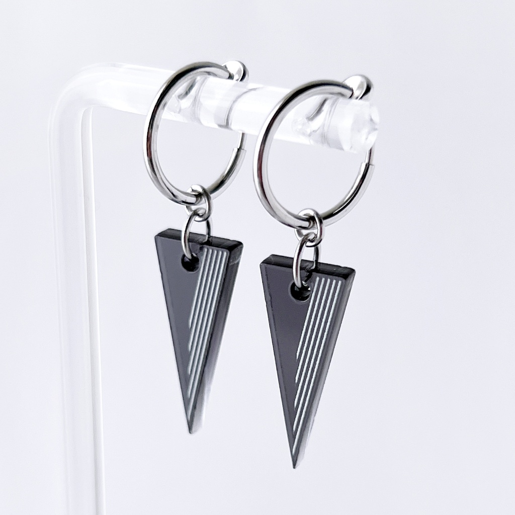 【spice_black】ピアス・イヤリング｜アクリルアクセサリー｜｜ユニーク｜ストリート系｜メンズ｜カッコイイ｜三角｜揺れる｜モード系｜黒