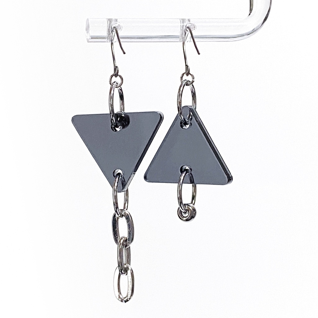 【chain_triangle】ピアス・イヤリング│アクリルアクセサリー│││ユニーク│三角│モード系│ストリート系│チェーン