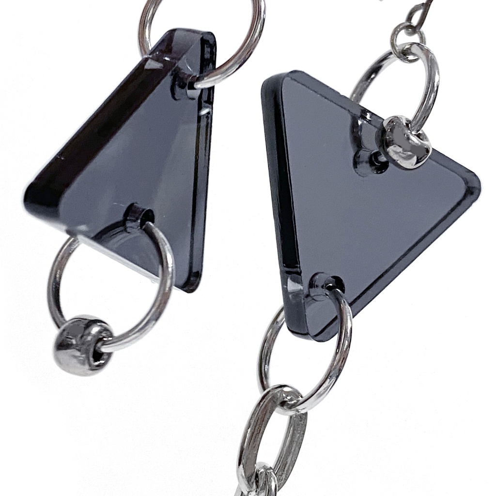 【chain_triangle】ピアス・イヤリング│アクリルアクセサリー│││ユニーク│三角│モード系│ストリート系│チェーン