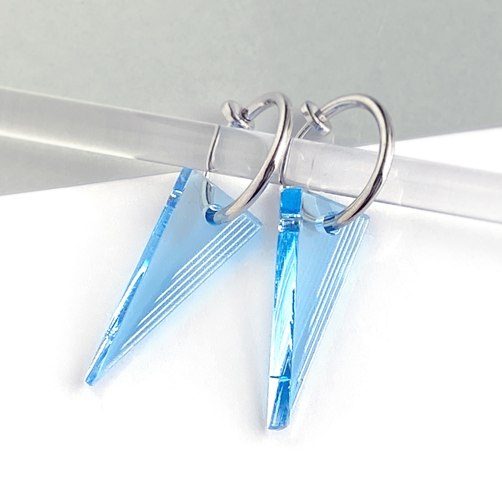 夏限定【spice_skyblue】ピアス・イヤリング│アクリルアクセサリー│││ユニーク│ストリート系│メンズ│カッコイイ│三角│揺れる│夏│青│モード系