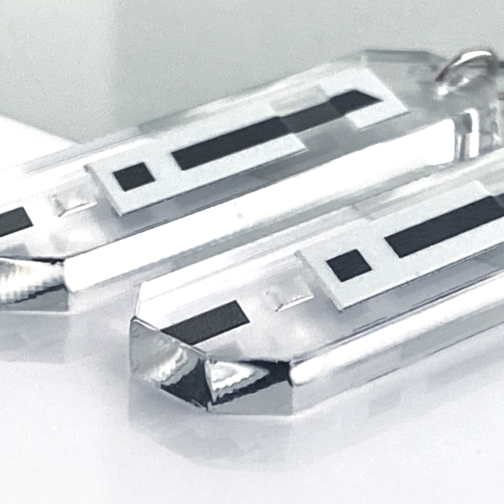 【slash】ピアス・イヤリング|アクリルアクセサリー|||ユニーク|メンズ|クリア|モード系|ストリート系|カッコイイ