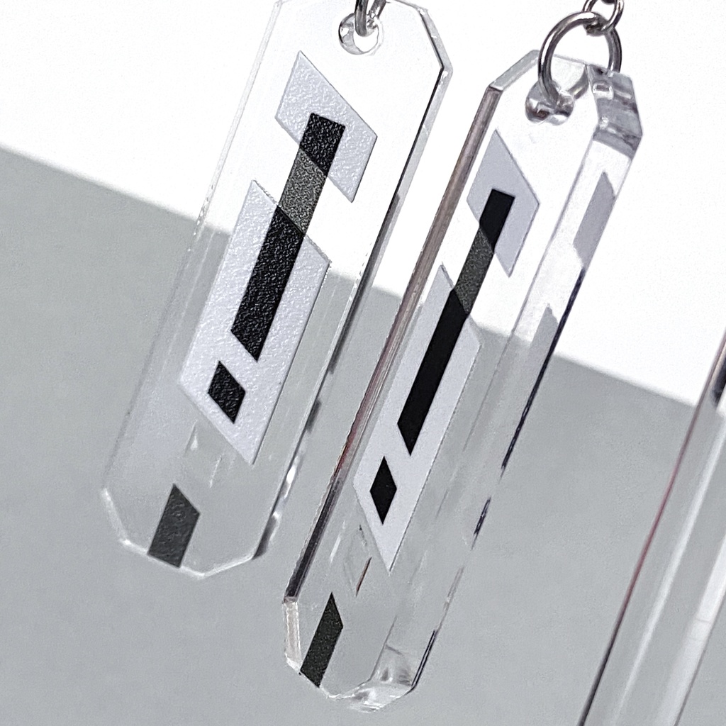 【slash】ピアス・イヤリング|アクリルアクセサリー|||ユニーク|メンズ|クリア|モード系|ストリート系|カッコイイ