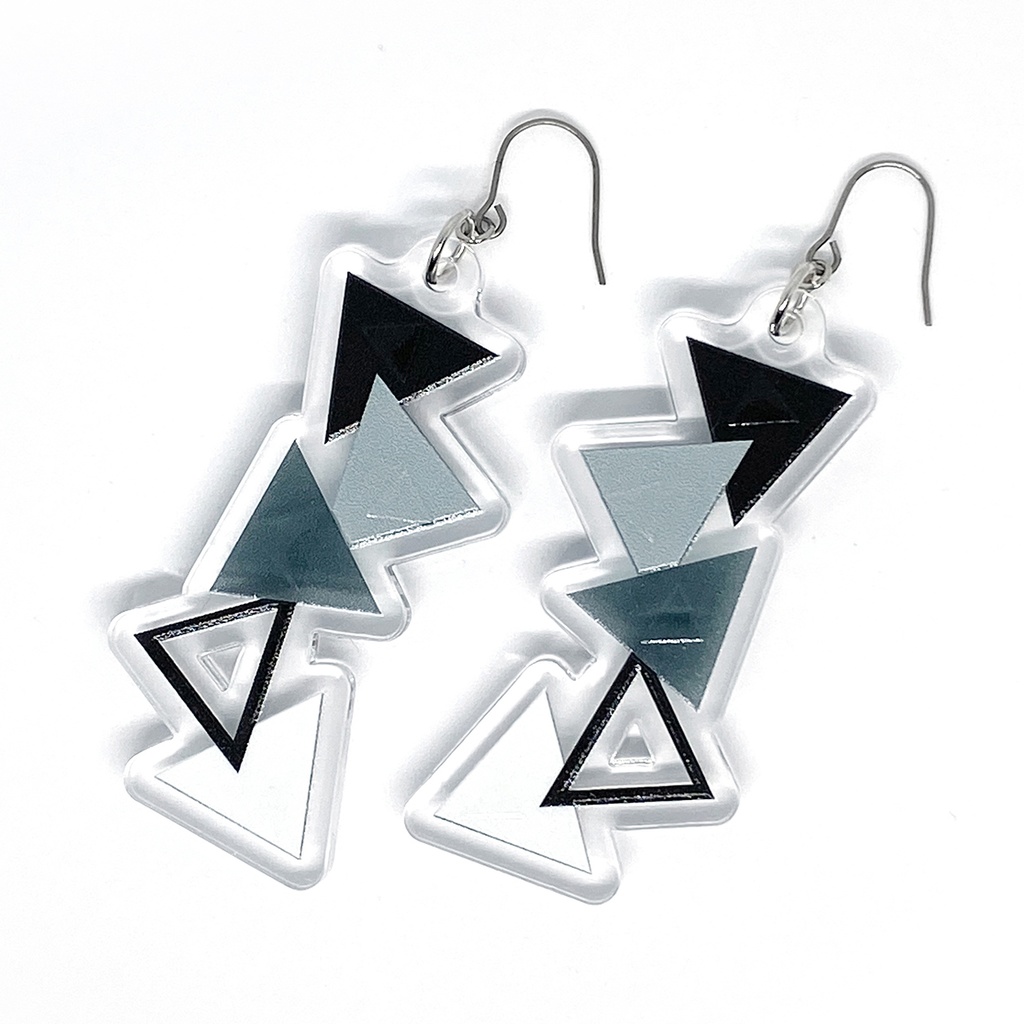 【ランダムトライアングル/mono】ピアス・イヤリング|アクリルアクセサリー|||ユニーク|個性的|カッコイイ|メンズ|三角|黒