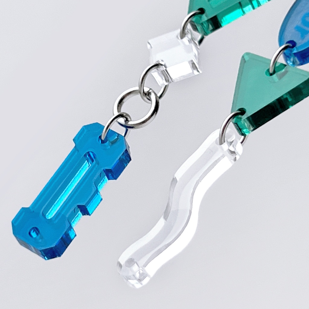 【Bit by Bit/031】ピアス・イヤリング|||アクリルアクセサリー|三角|デジタル|ユニーク|きらきら|グリーン|ブルー|幾何学|夏|揺れる|透明|個性的|クリア|ロング|テック|ポップ