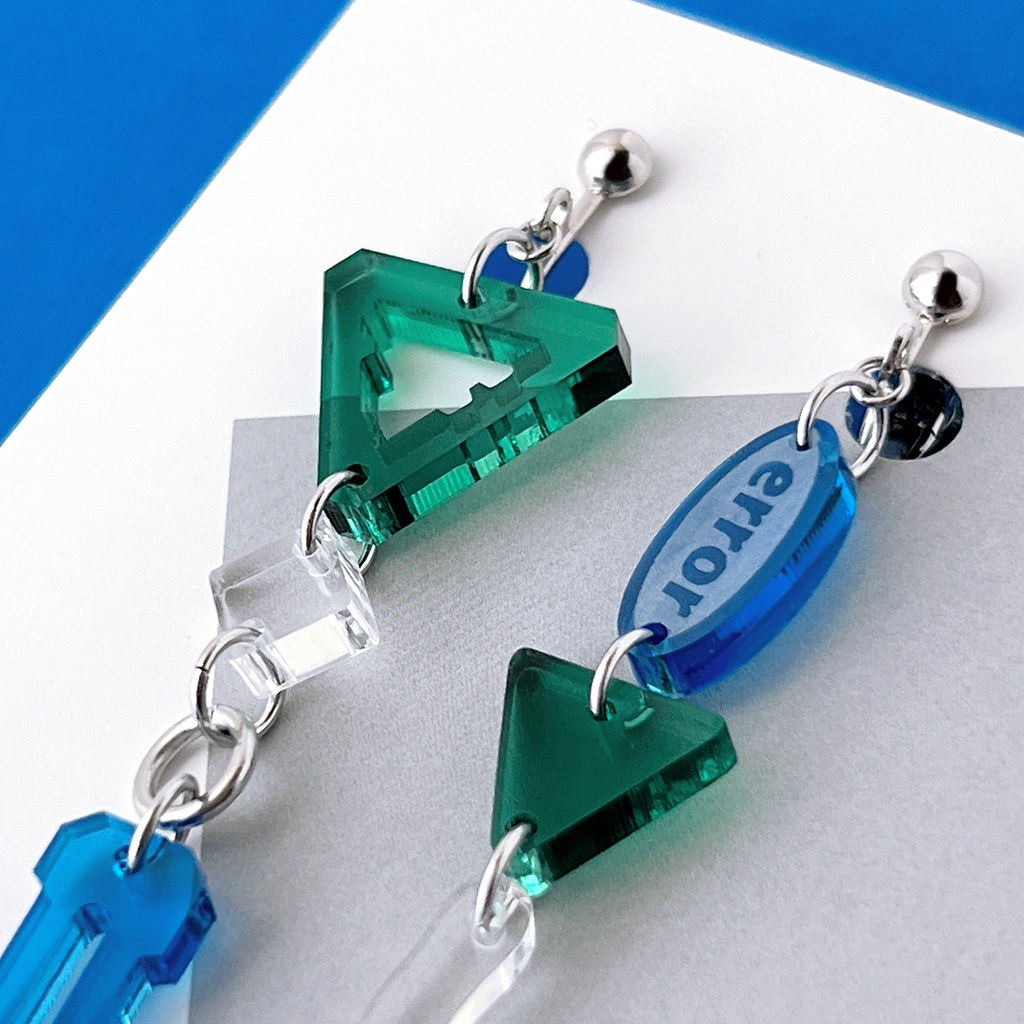 【Bit by Bit/031】ピアス・イヤリング|||アクリルアクセサリー|三角|デジタル|ユニーク|きらきら|グリーン|ブルー|幾何学|夏|揺れる|透明|個性的|クリア|ロング|テック|ポップ