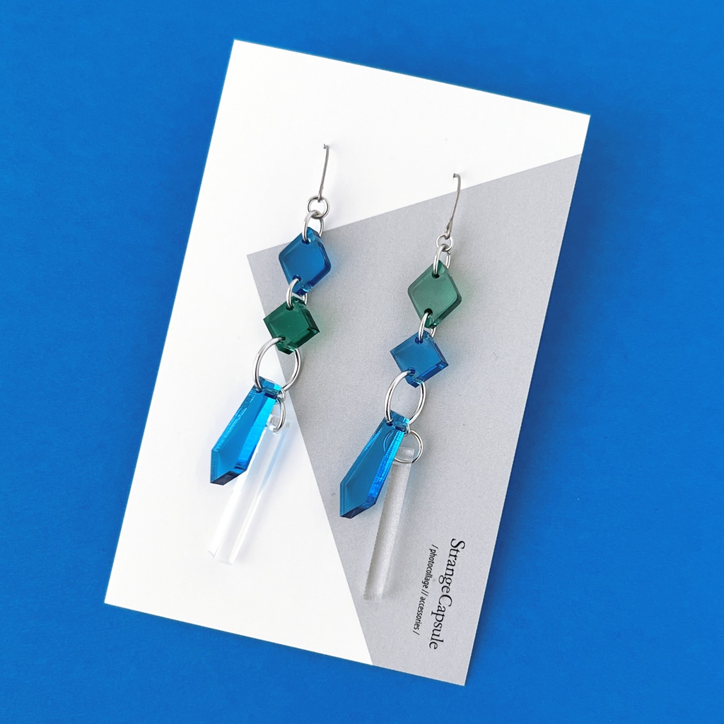 【Bit by Bit/030】ピアス・イヤリング|||アクリルアクセサリー|デジタル|ユニーク|きらきら|グリーン|ブルー|幾何学|夏|揺れる|透明|個性的|クリア|ロング|テック|ポップ|ひし形