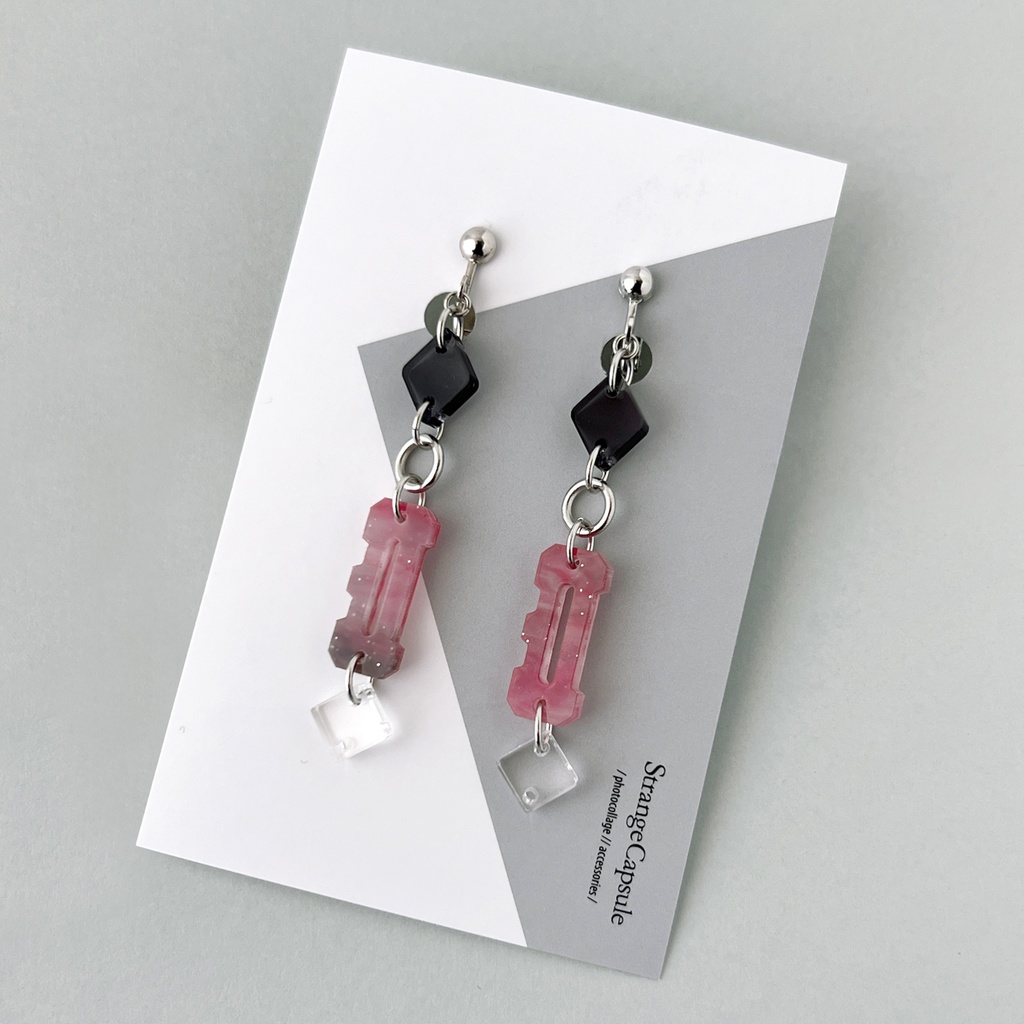 【Bit by Bit/035】ピアス・イヤリング|||アクリルアクセサリー|デジタル|ユニーク|きらきら|赤|ブラック|ひし形|幾何学|夏|揺れる|透明|個性的|クリア|ロング|軽い|ポップ|テック