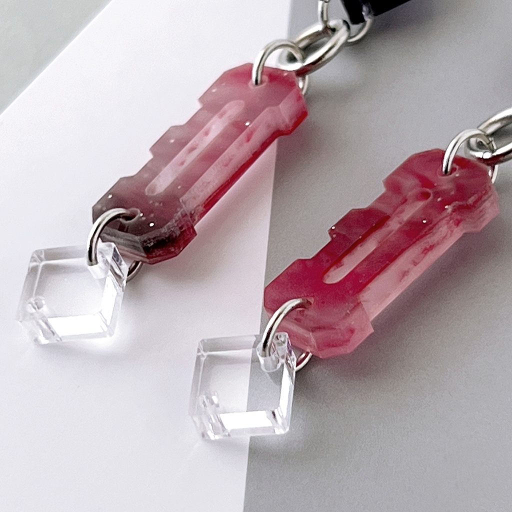 【Bit by Bit/035】ピアス・イヤリング|||アクリルアクセサリー|デジタル|ユニーク|きらきら|赤|ブラック|ひし形|幾何学|夏|揺れる|透明|個性的|クリア|ロング|軽い|ポップ|テック