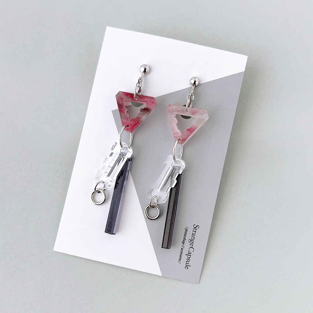 【Bit by Bit/036】ピアス・イヤリング|||アクリルアクセサリー|デジタル|ユニーク|きらきら|赤|ブラック|三角|幾何学|夏|揺れる|透明|個性的|クリア|ロング|ポップ|テック