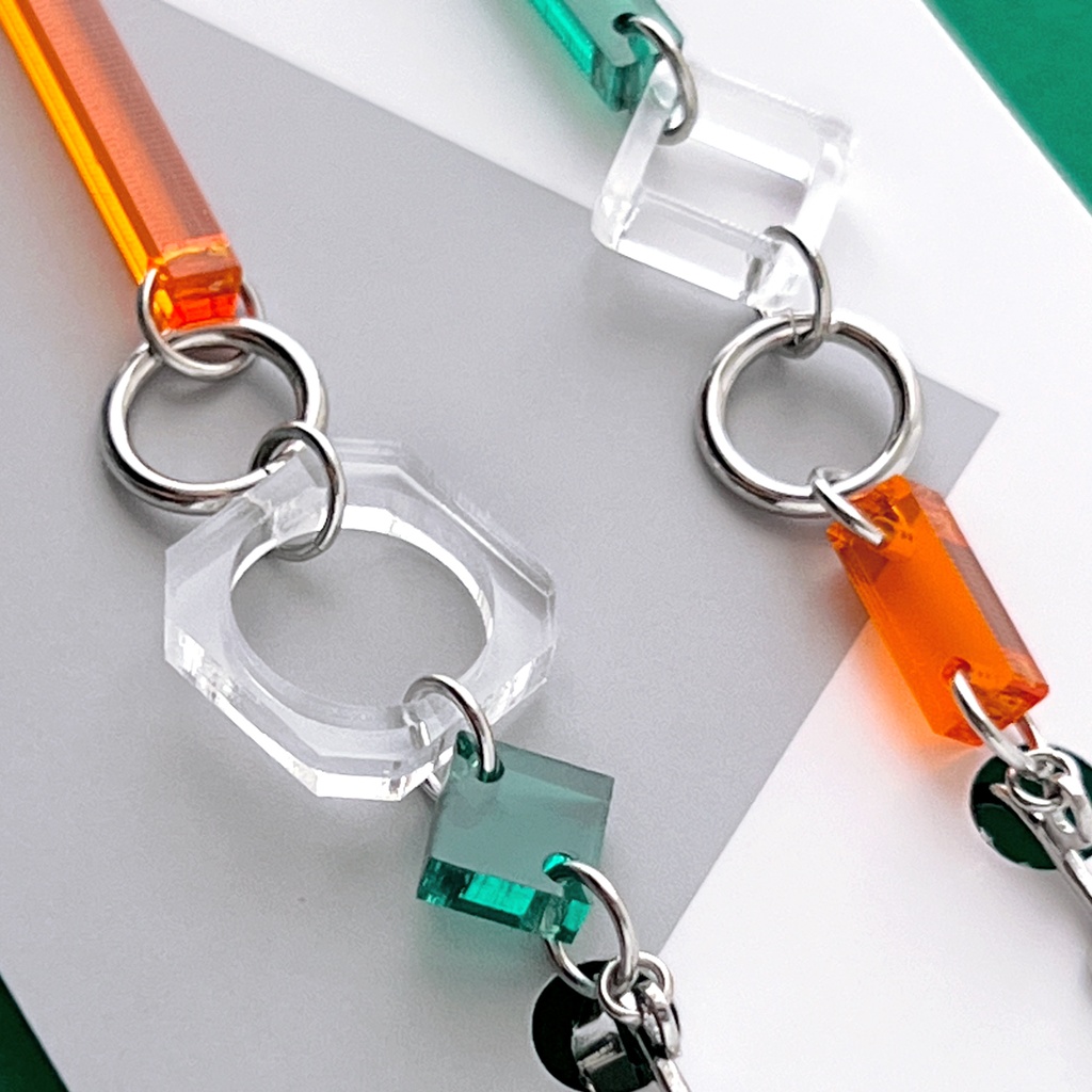 【Bit by Bit/100】ピアス・イヤリング|||アクリルアクセサリー|デジタル|ユニーク|きらきら|緑|グリーン|オレンジ|三角|幾何学|スティック|揺れる|透明|個性的|クリア|ロング|ポップ|テック