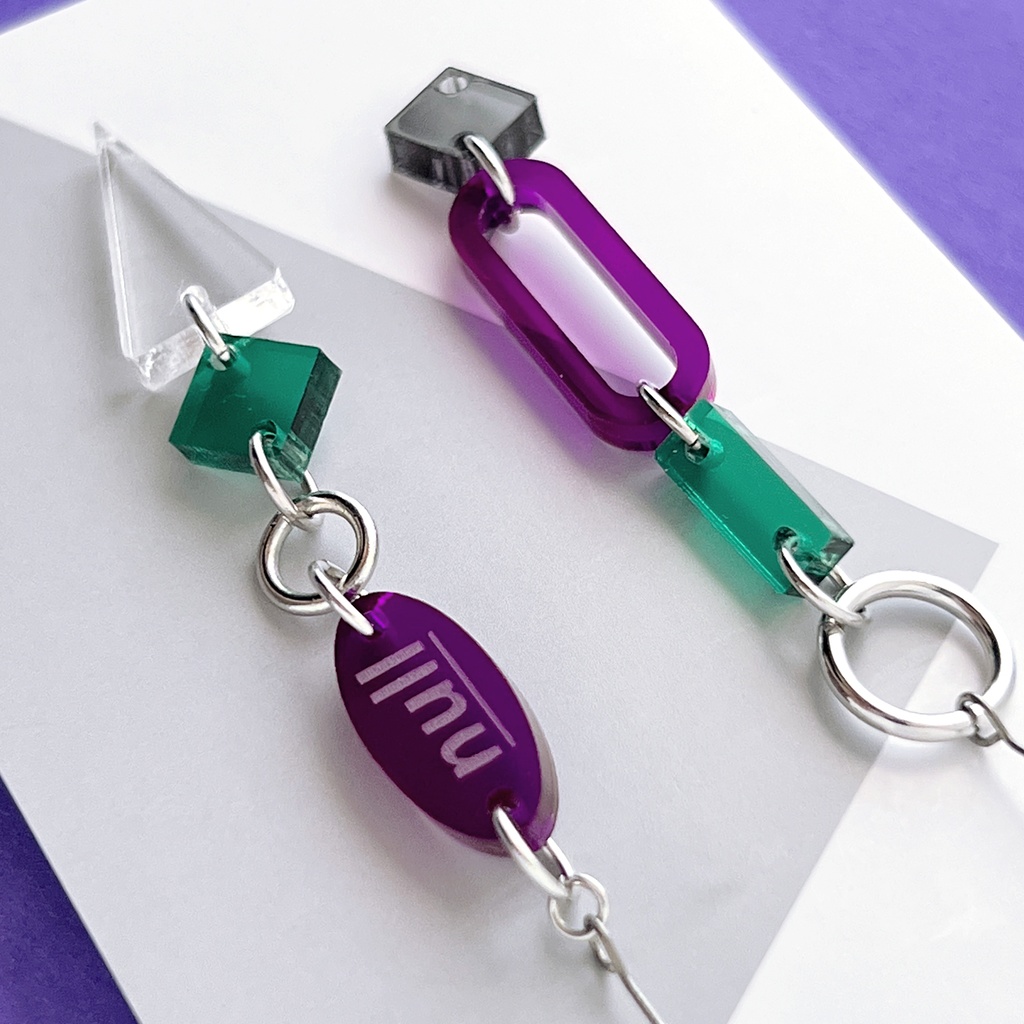 【Bit by Bit/115】ピアス・イヤリング|||アクリルアクセサリー|緑|紫|パープル|ユニーク|幾何学|三角|デジタル|揺れる|個性的|クリア|軽い|モード