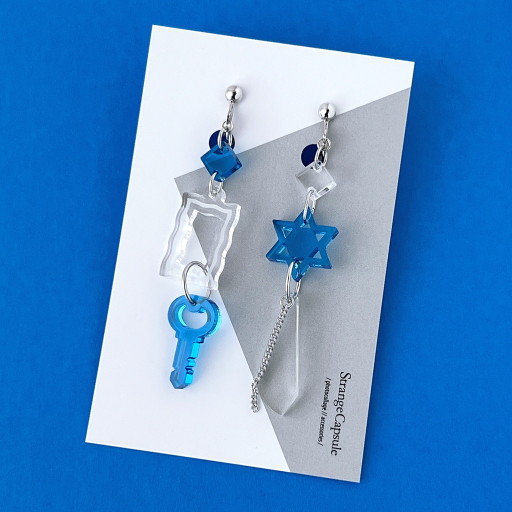 【Bit by Bit/130】ピアス・イヤリング|||アクリルアクセサリー|青|ブルー|星|ユニーク|幾何学|カギ|デジタル|揺れる|個性的|クリア|軽い|モード