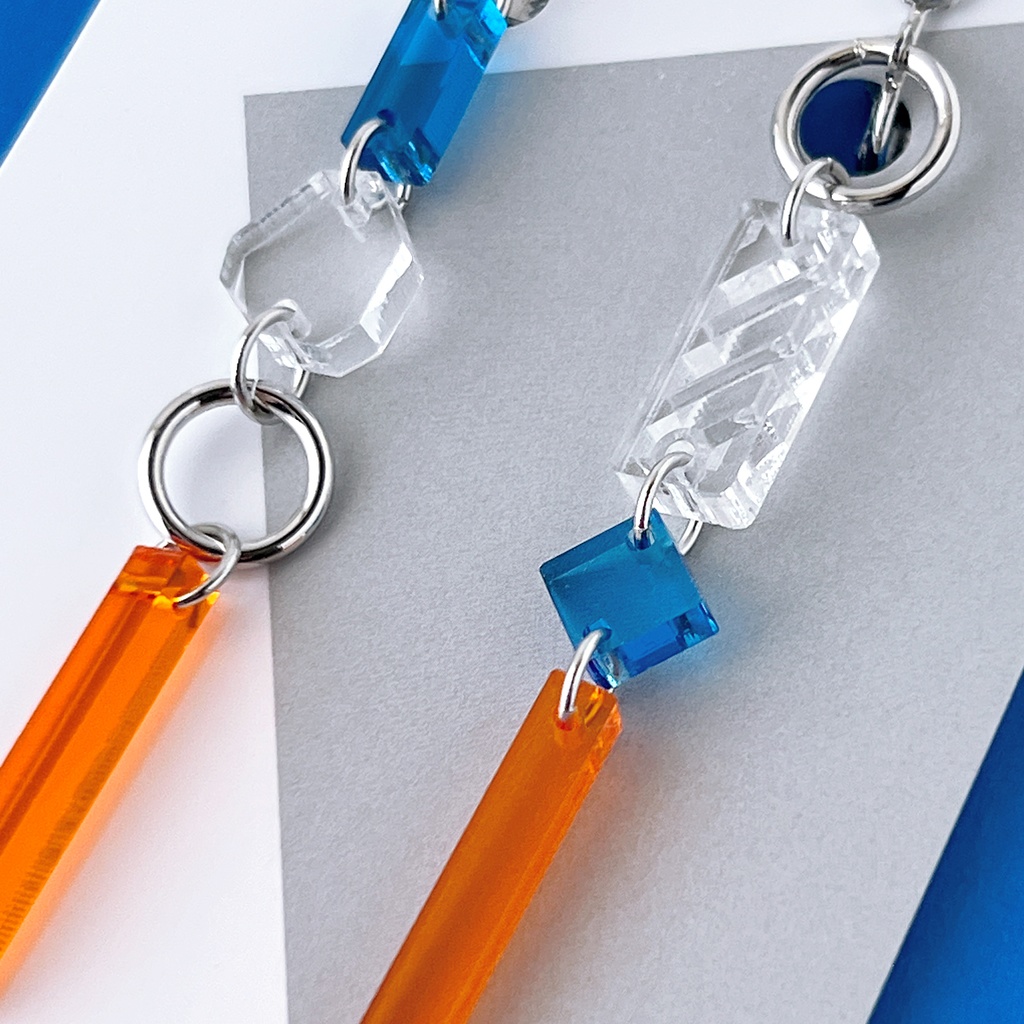 【Bit by Bit/131】ピアス・イヤリング|||アクリルアクセサリー|青|ブルー|オレンジ|ユニーク|幾何学|デジタル|揺れる|個性的|クリア|軽い|モード