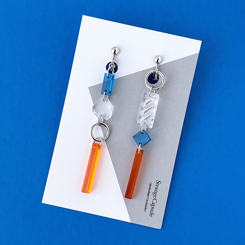 【Bit by Bit／131】ピアス・イヤリング｜｜｜アクリルアクセサリー｜青｜ブルー｜オレンジ｜ユニーク｜幾何学｜デジタル｜揺れる｜個性的｜クリア｜軽い｜モード