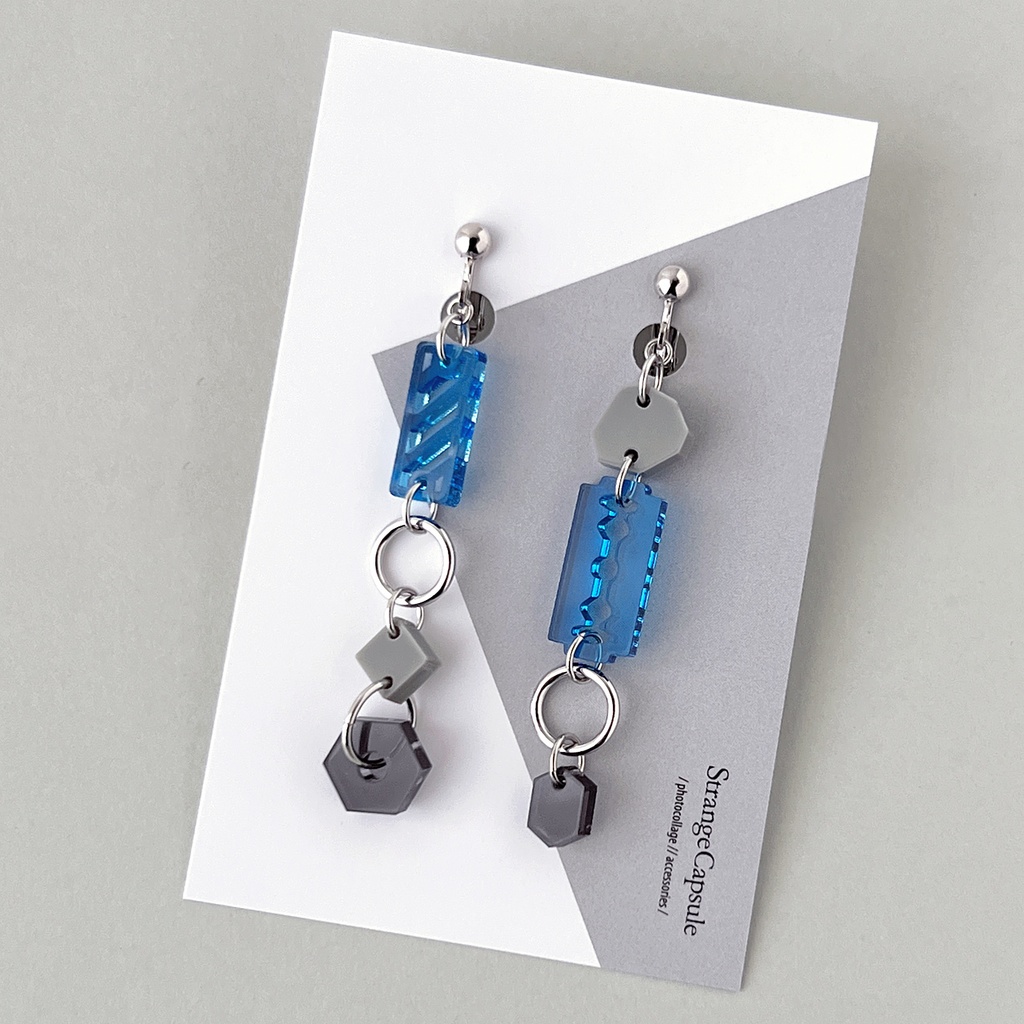 【Bit by Bit／132】ピアス・イヤリング｜｜｜アクリルアクセサリー｜青｜ブルー｜ユニーク｜幾何学｜デジタル｜揺れる｜個性的｜クリア｜軽い｜モード