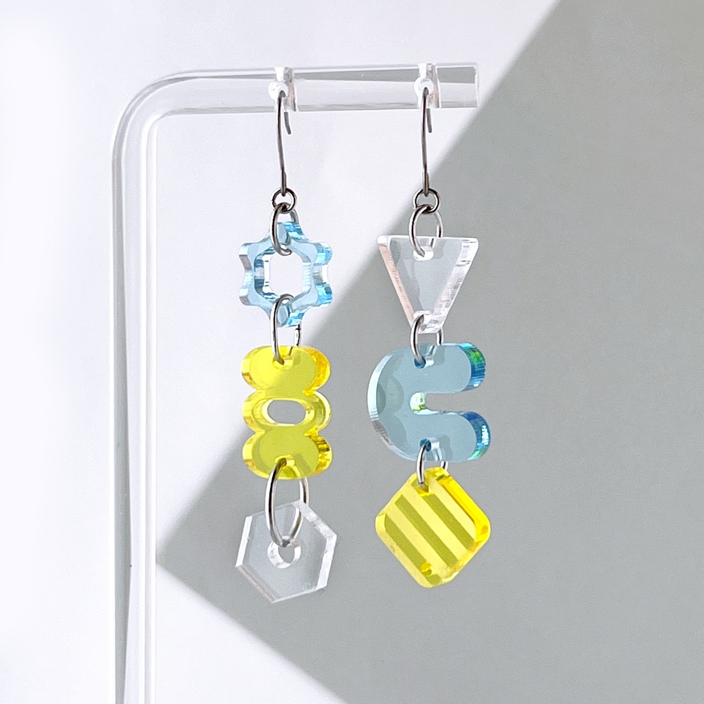【Bit by Bit／184】ピアス・イヤリング｜｜｜アクリルアクセサリー｜青｜ブルー｜水色｜黄色｜イエロー｜ユニーク｜幾何学｜デジタル｜揺れる｜個性的｜クリア｜軽い｜モード