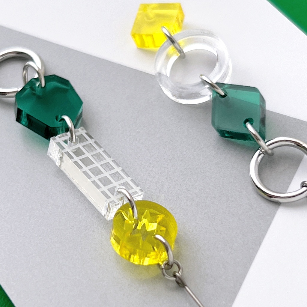 【Bit by Bit/128】ピアス・イヤリング|||アクリルアクセサリー|グリーン|緑|黄色|イエロー|ユニーク|幾何学|デジタル|揺れる|個性的|クリア|軽い|モード