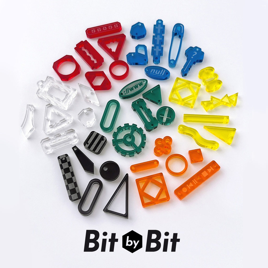 【Bit by Bit/194】ピアス・イヤリング|||アクリルアクセサリー|ブルー|青|三角|チェーン|ユニーク|幾何学|デジタル|揺れる|個性的|クリア|軽い|モード