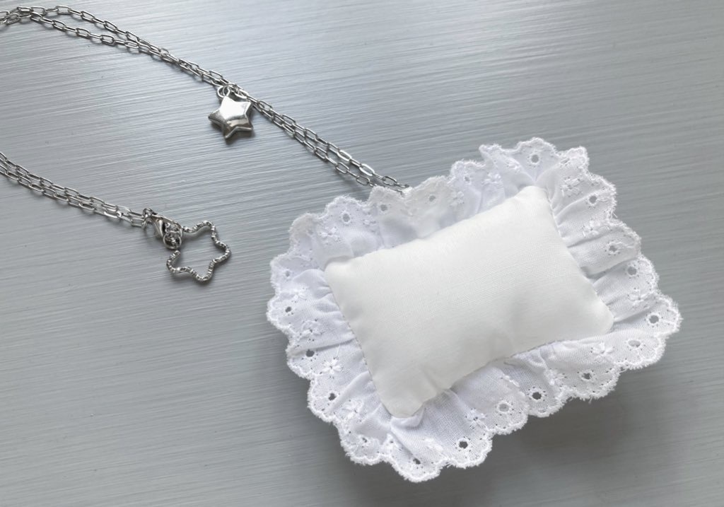 ふかふか枕のネックレス