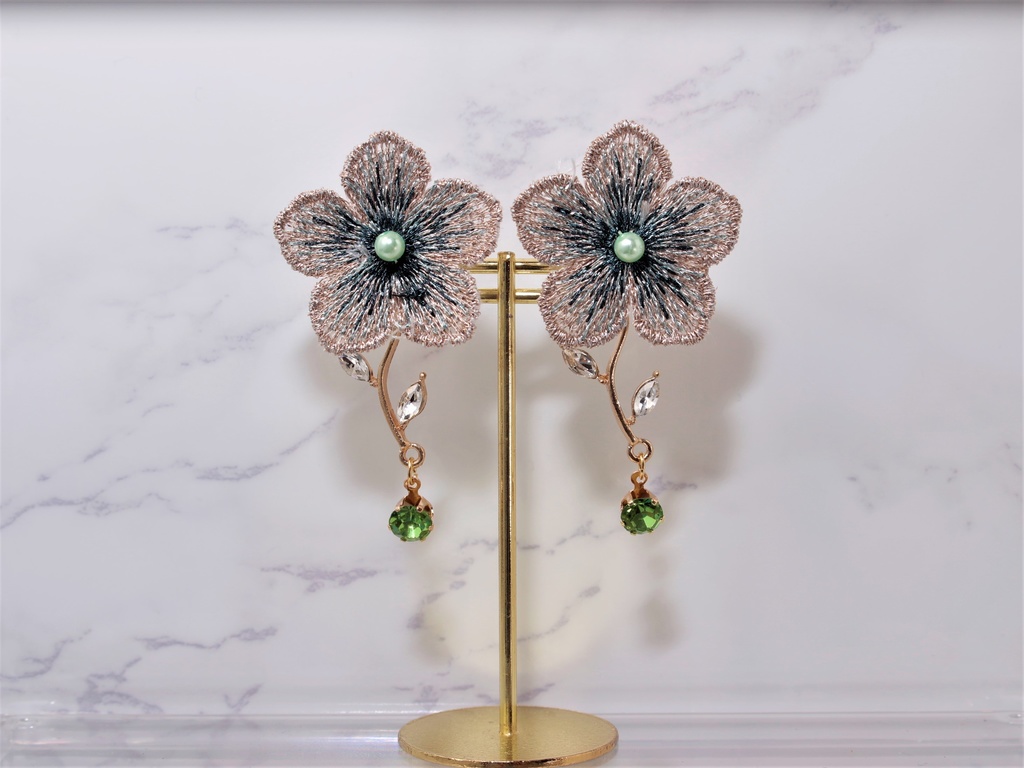 おはなのゆらゆらイヤリング