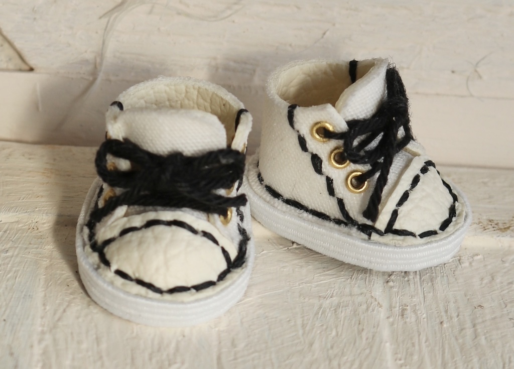 10cm/16cmぬいサイズスニーカー●白(靴底マグネット)