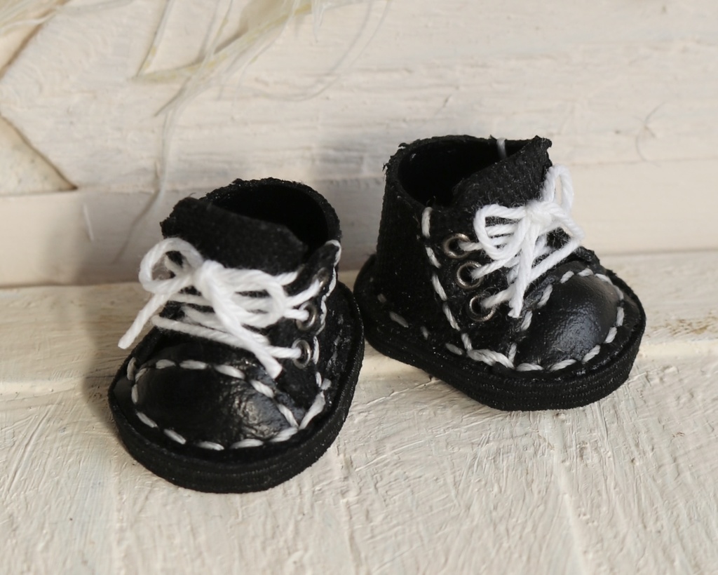 10cmぬい/16cmぬいサイズスニーカー●黒(靴底マグネット)