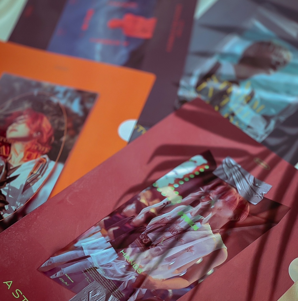 展示A STORM IN THE HANDS