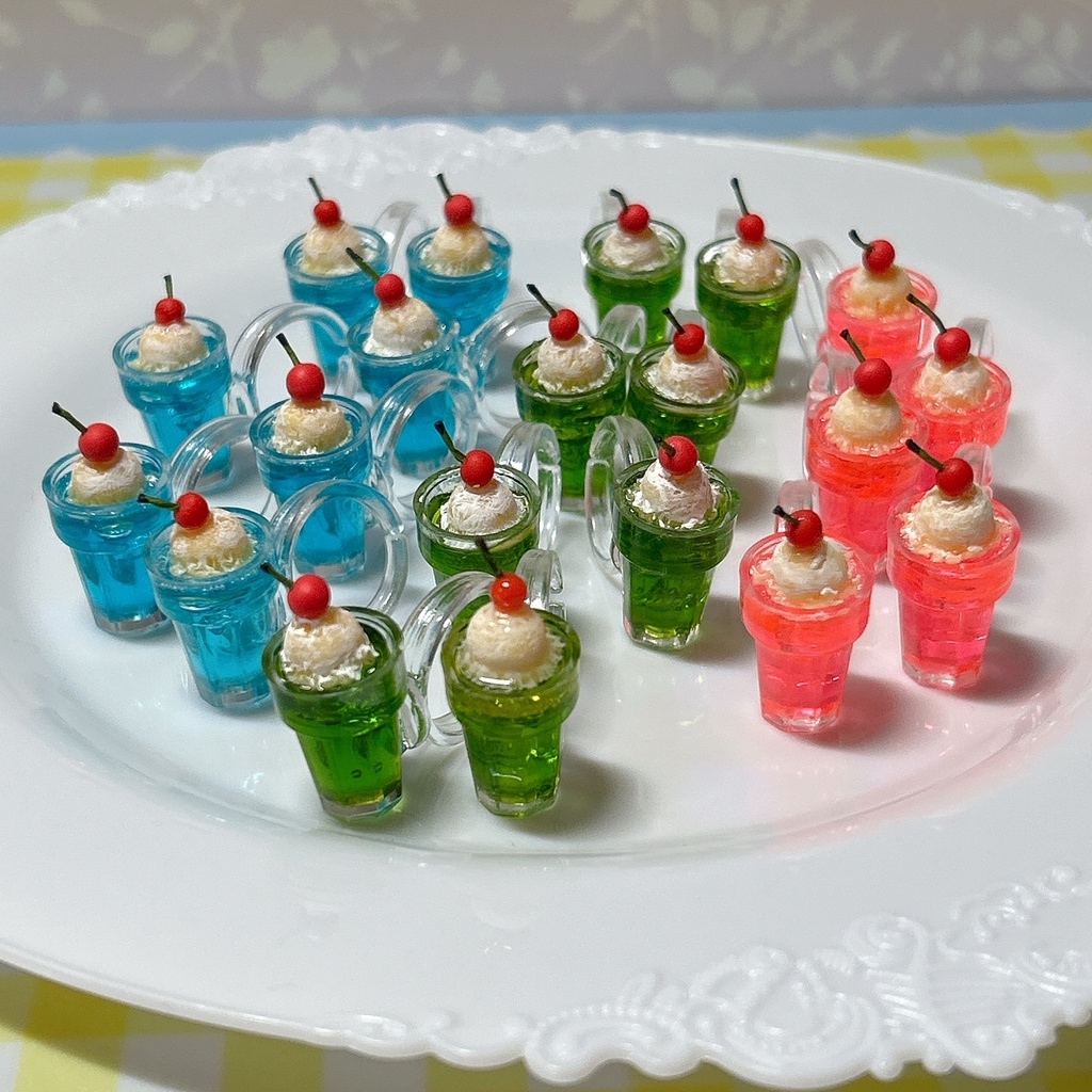 手持ちクリームソーダ