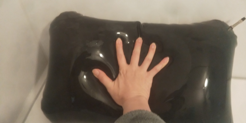 インフレタブル ラバー ピロー