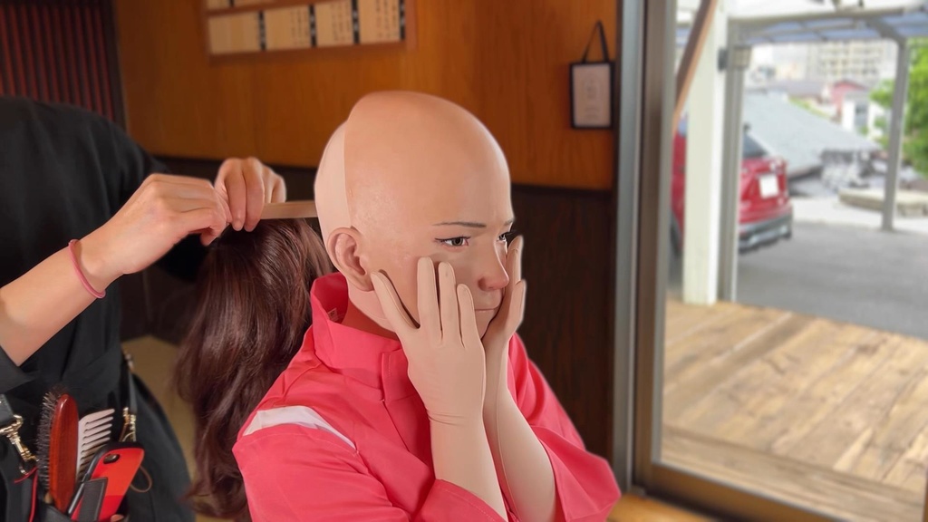 【千と千尋の仕事探し】撮影合間のオフショット 仕事着バージョン