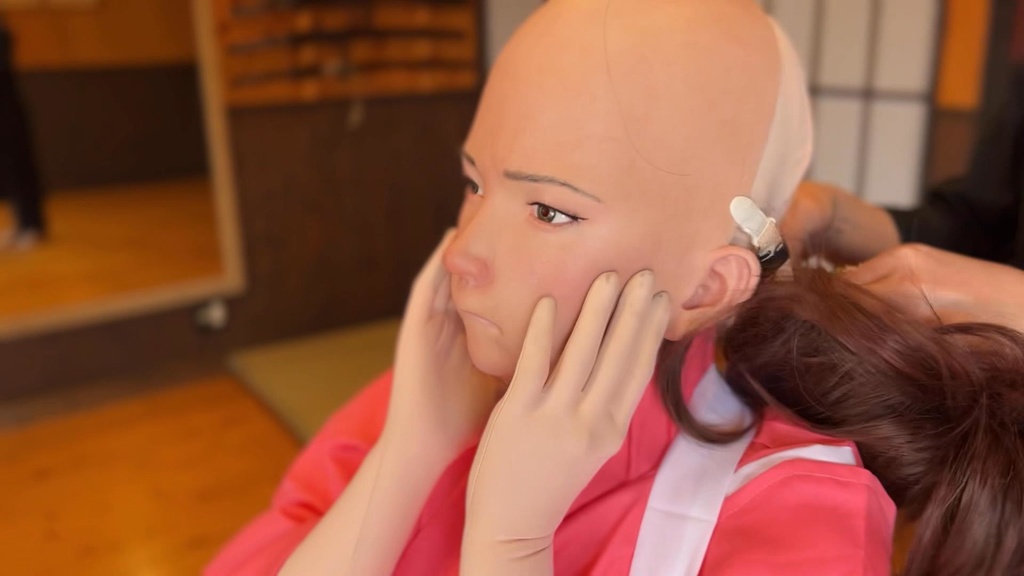 【千と千尋の仕事探し】撮影合間のオフショット 仕事着バージョン