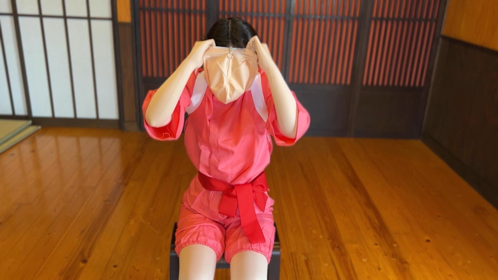 【千と千尋の仕事探し】撮影合間のオフショット 仕事着バージョン