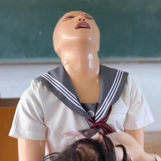 【撮影のオフショット】鈴宮小春マスクの着脱(キャスト:雪)