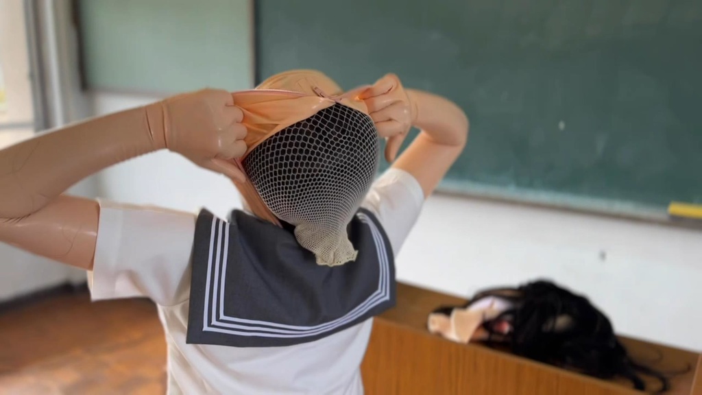 【撮影のオフショット】鈴宮小春マスクの着脱(キャスト:雪)