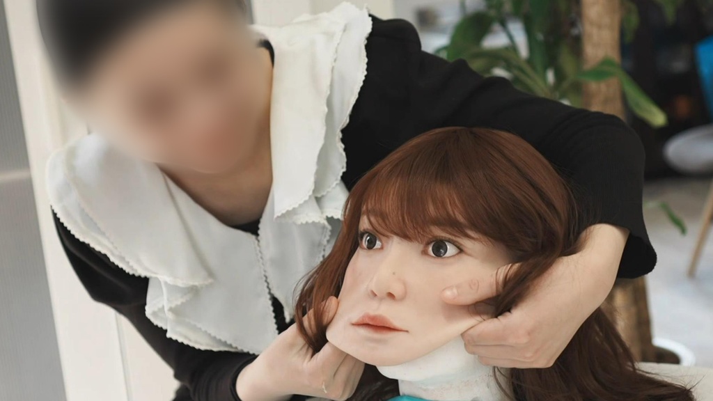 マスク着脱オフショット(ティナ)