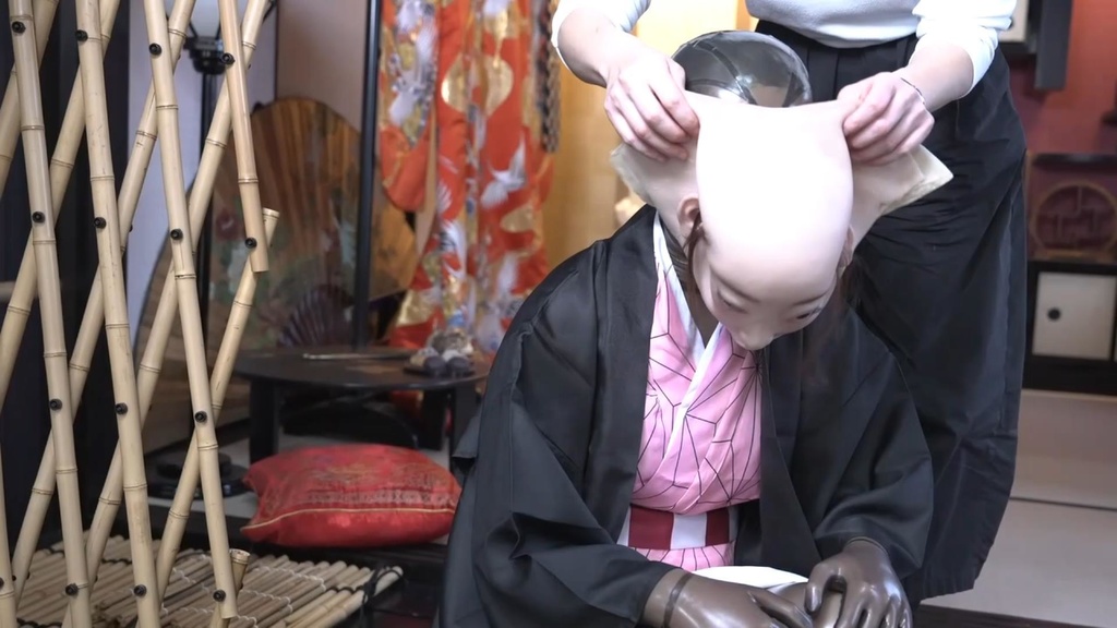 【オフショット】撮影スタジオを堪能した女覆面スパイを熱湯へ突き落とす!?編