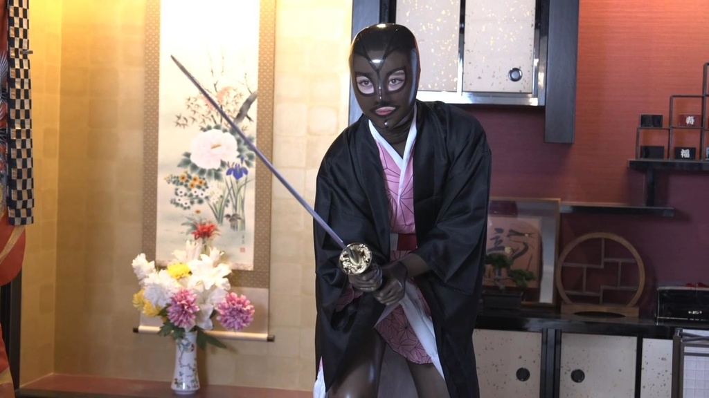 【オフショット】撮影スタジオを堪能した女覆面スパイを熱湯へ突き落とす!?編