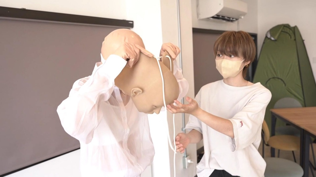 【オフショット】ショーウィンドウのトップモデル編