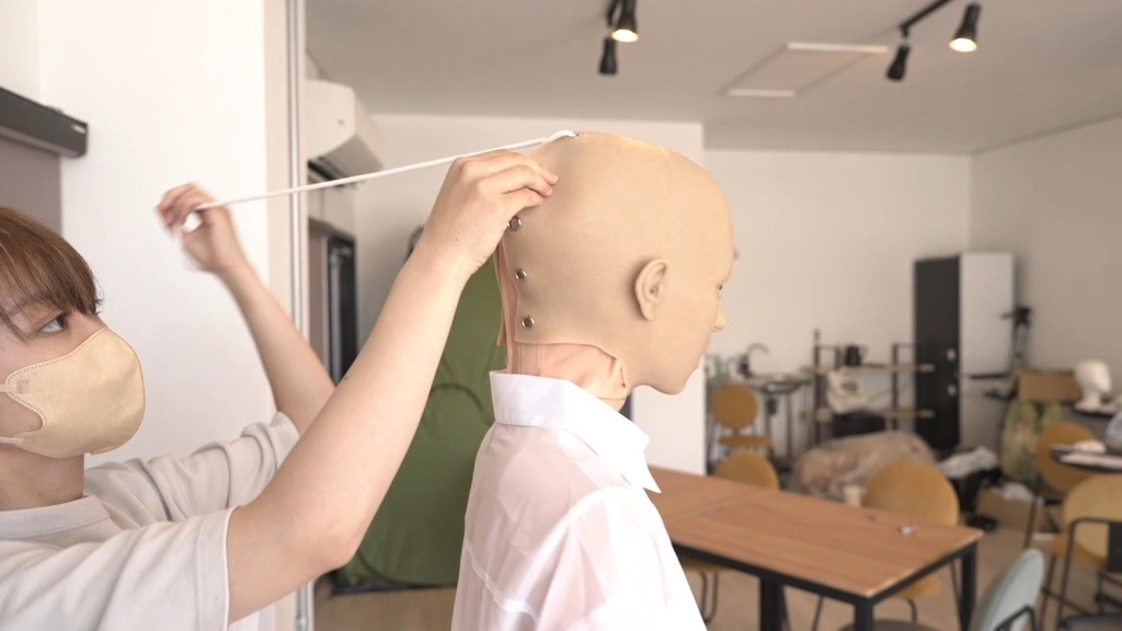 【オフショット】ショーウィンドウのトップモデル編