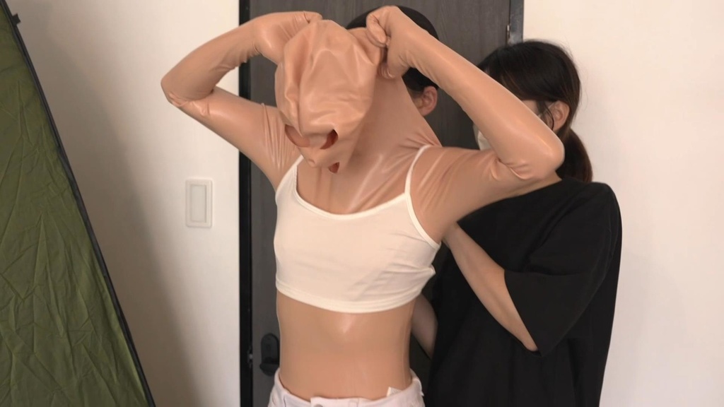 【オフショット】ショーウィンドウのトップモデル編