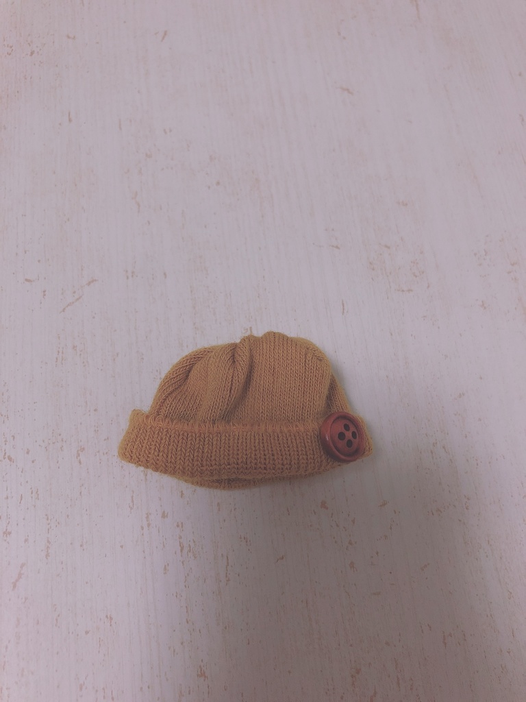 おまんじゅう　お帽子　辛子色