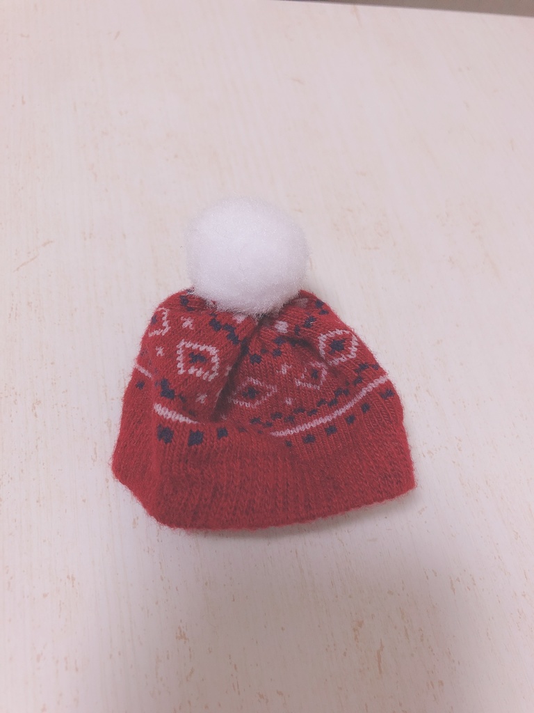 おまんじゅう　お帽子　おしゃれなレッド