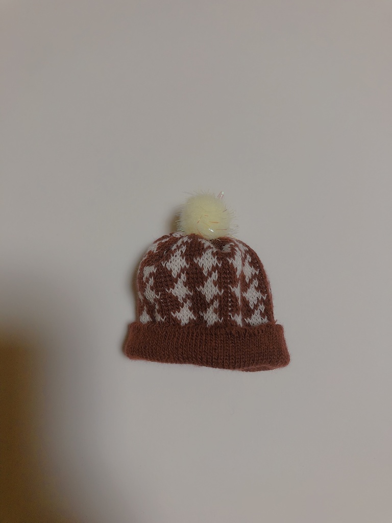 おまんじゅう　お帽子　派手派手レッド