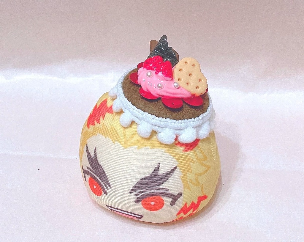 冬のケーキお帽子　いちごホイップ