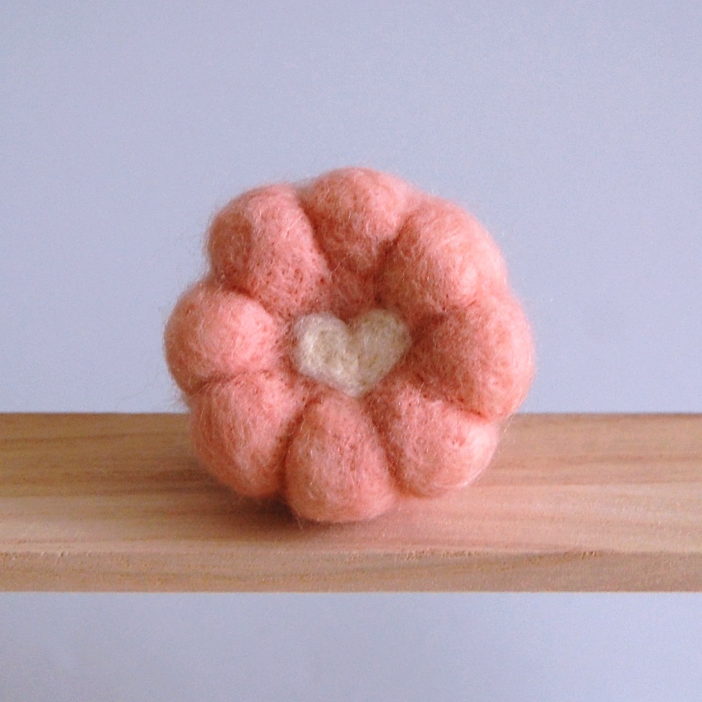 ふわふわメンダコ(やや大きめ)【羊毛フェルト】