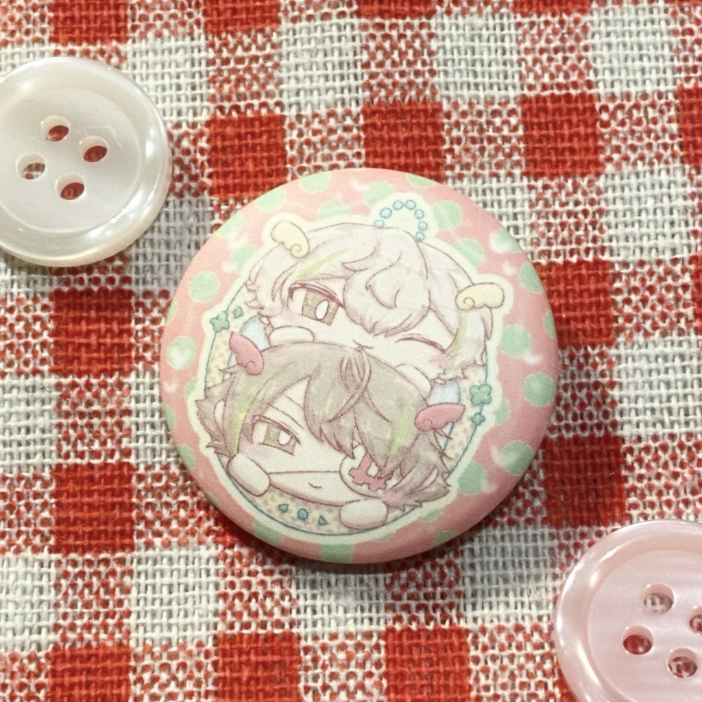 白光ふたごちび缶バ