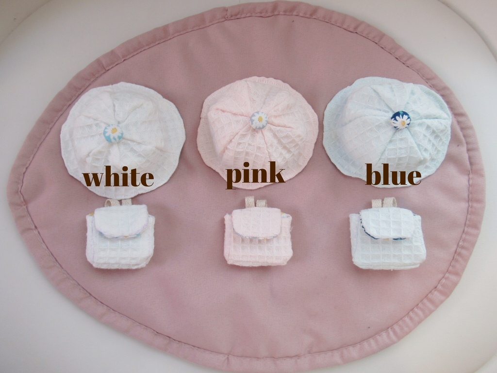 花柄帽子とリュックサック