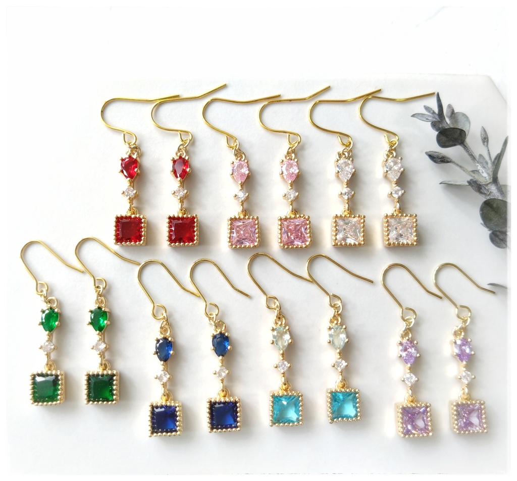 スクエアビジューの推しカラーピアス/イヤリング