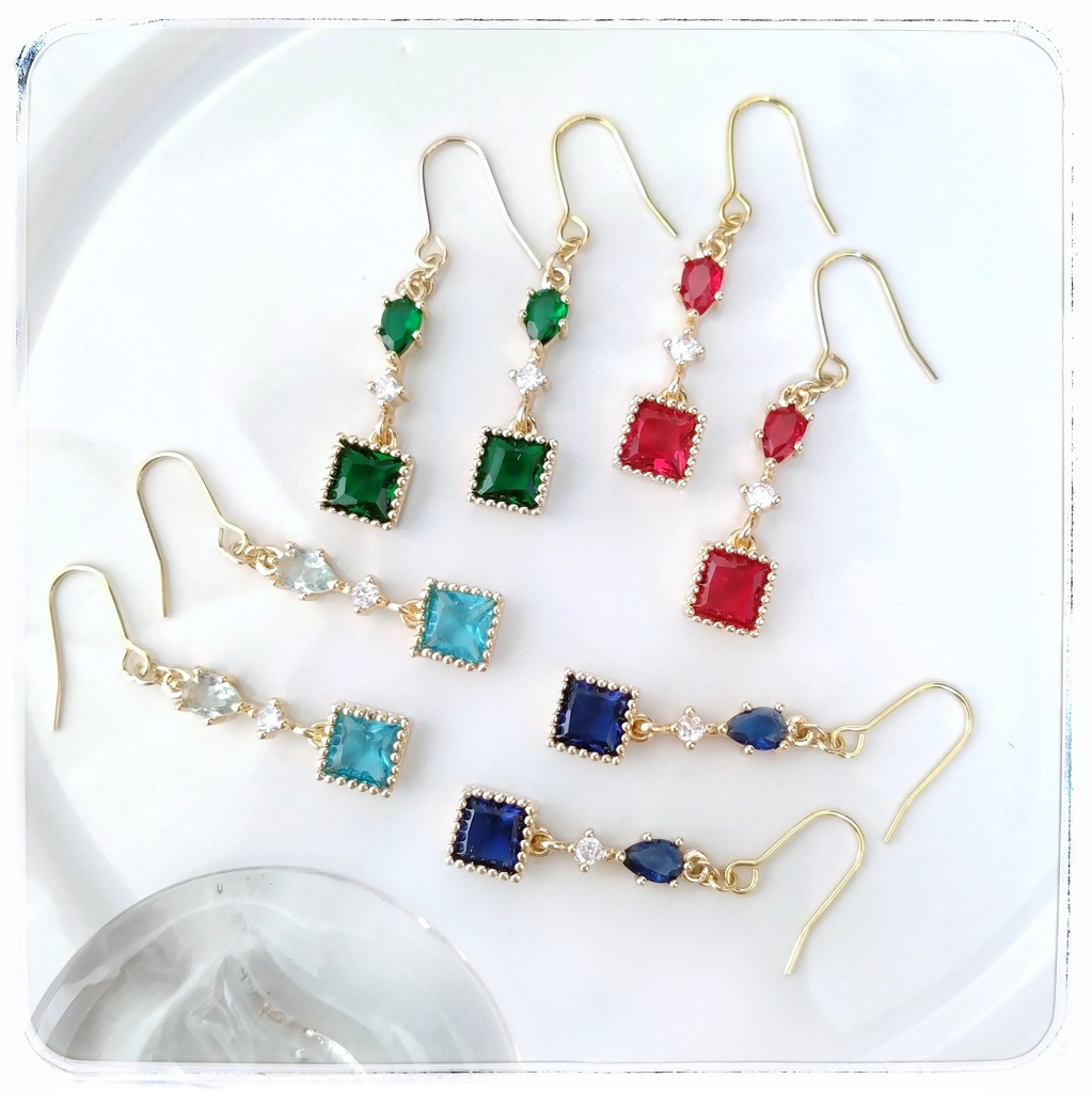 スクエアビジューの推しカラーピアス/イヤリング